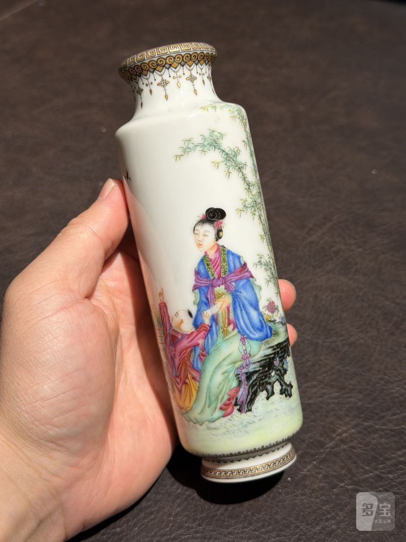 民国 叶震嘉绘珐琅彩仕女图筒瓶一对 - 图15